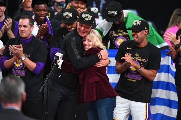 佩总兼任总裁&总经理！湖记：只要珍妮在位 佩林卡的位置依旧稳固